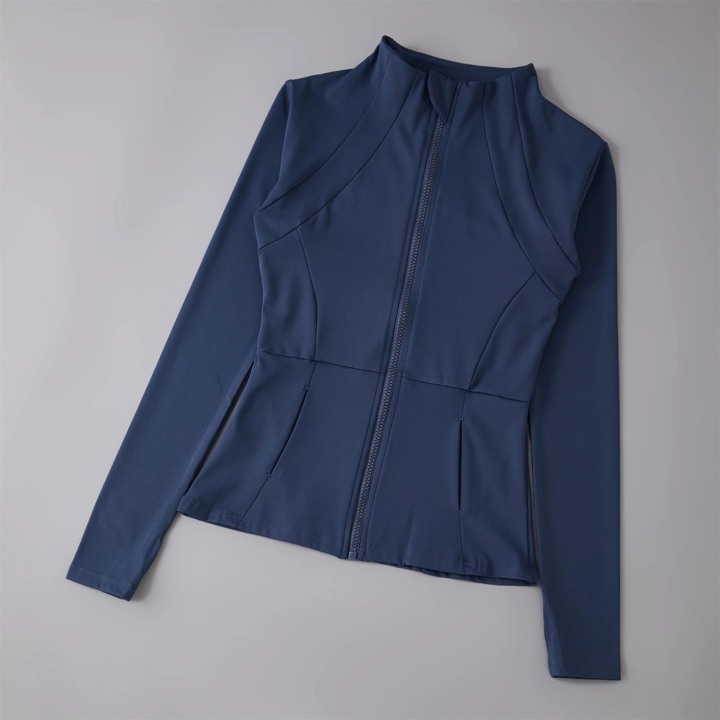 Long-sleeved sports sweatshirt - lightweight and flexible.