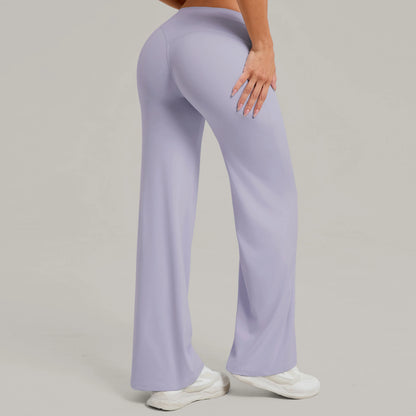 "Strait" sports pants with sweat-wicking properties.