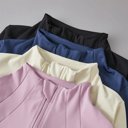 Long-sleeved sports sweatshirt - lightweight and flexible.