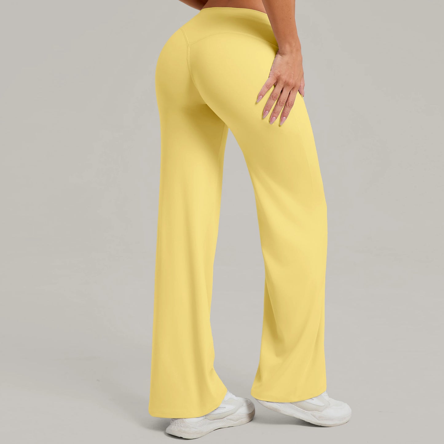 "Strait" sports pants with sweat-wicking properties.