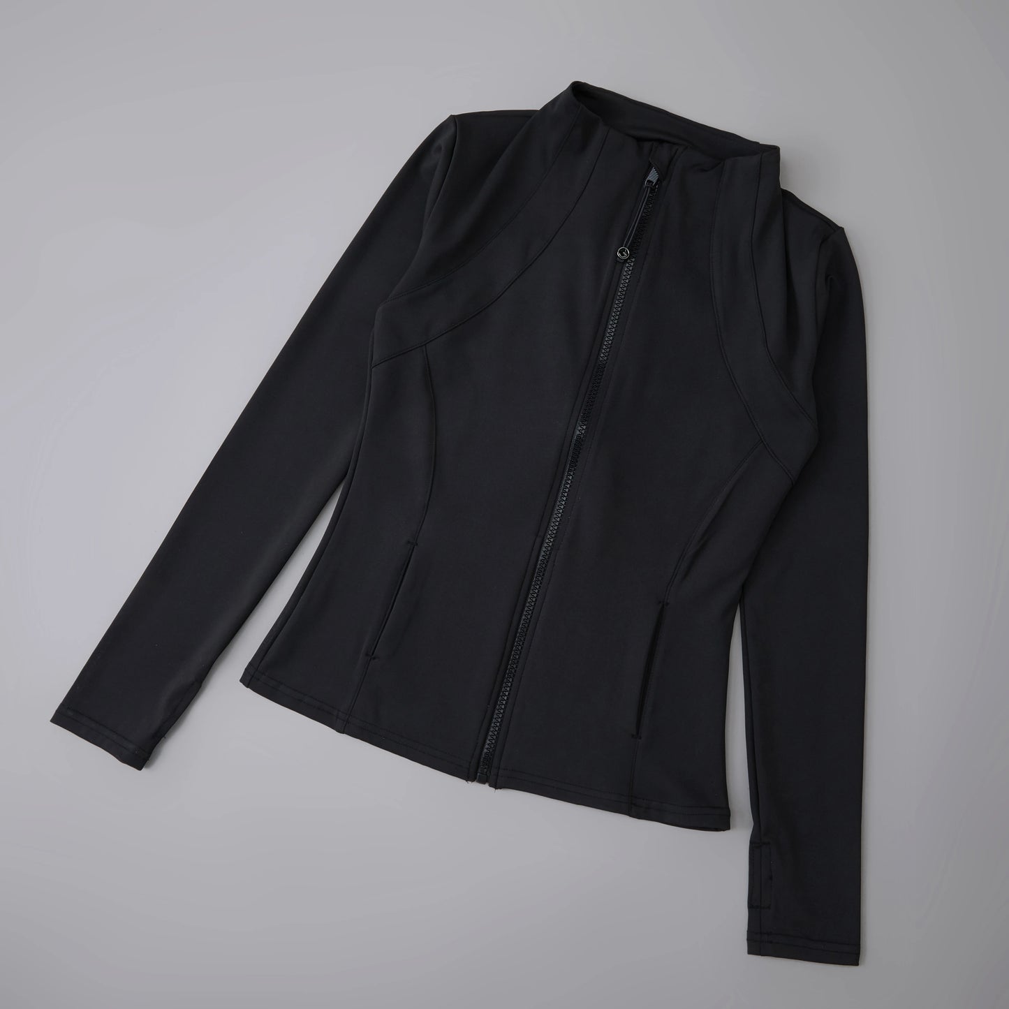 Long-sleeved sports sweatshirt - lightweight and flexible.