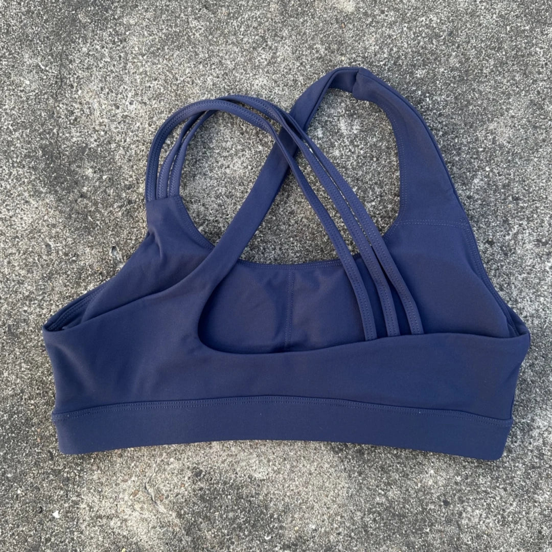 Sports bra with cross-back and high durability