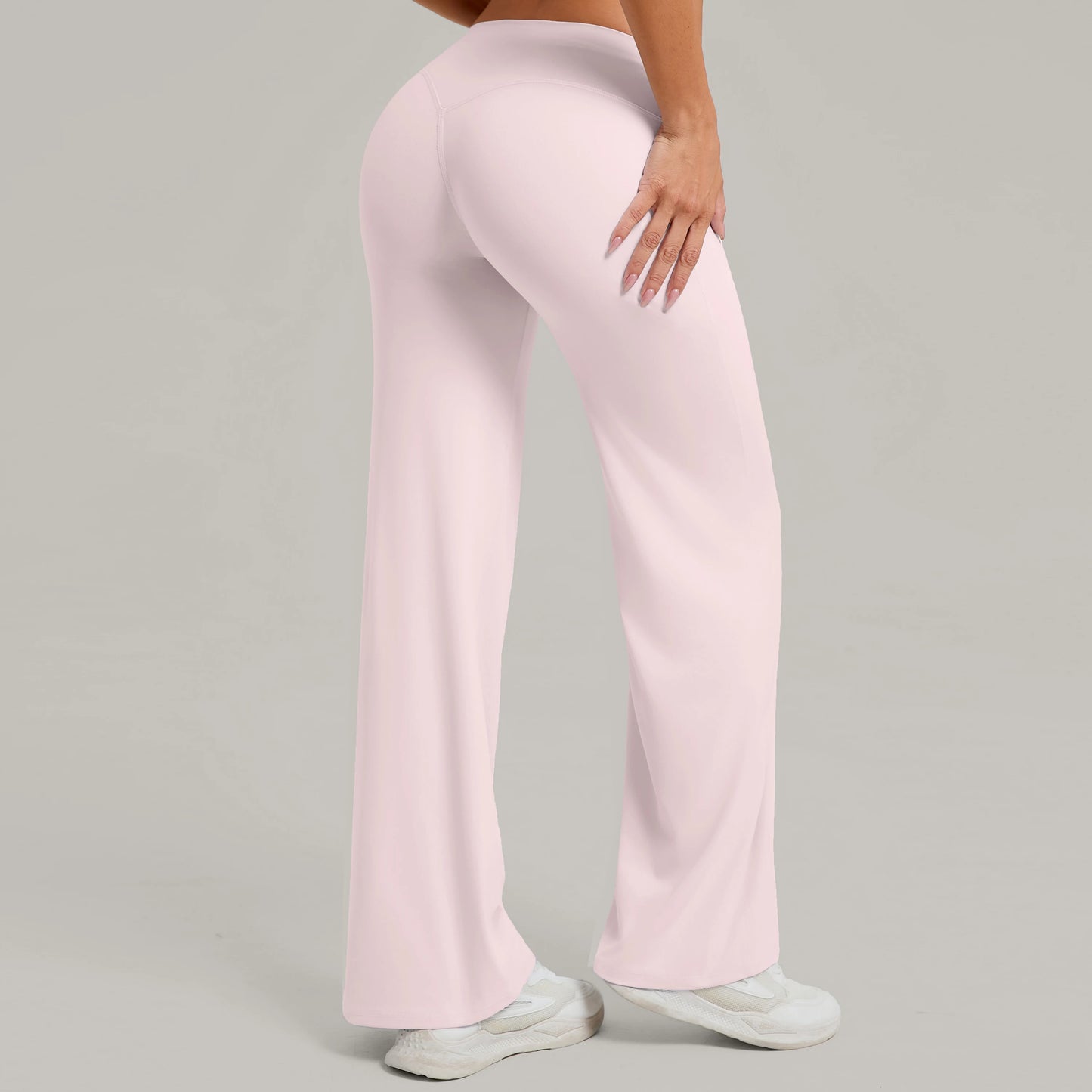 "Strait" sports pants with sweat-wicking properties.