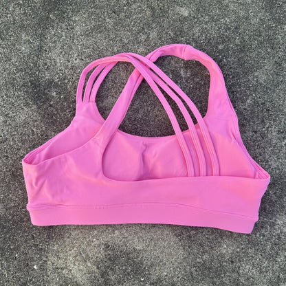 Sports bra with cross-back and high durability
