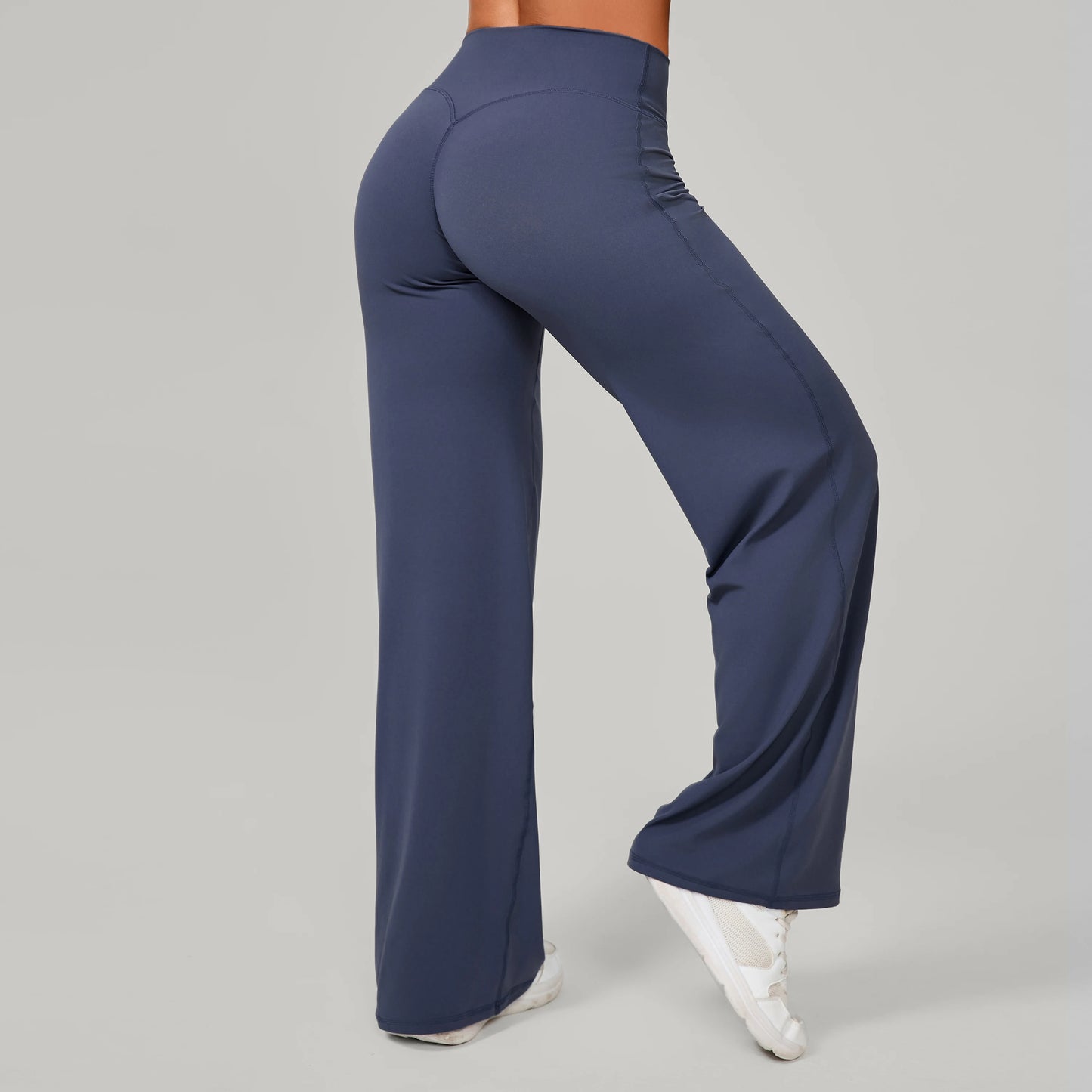 "Strait" sports pants with sweat-wicking properties.