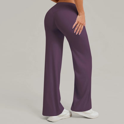 "Strait" sports pants with sweat-wicking properties.