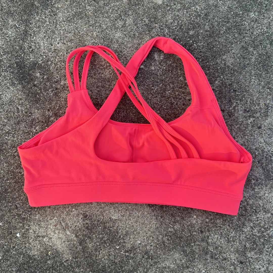 Sports bra with cross-back and high durability