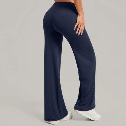 "Strait" sports pants with sweat-wicking properties.