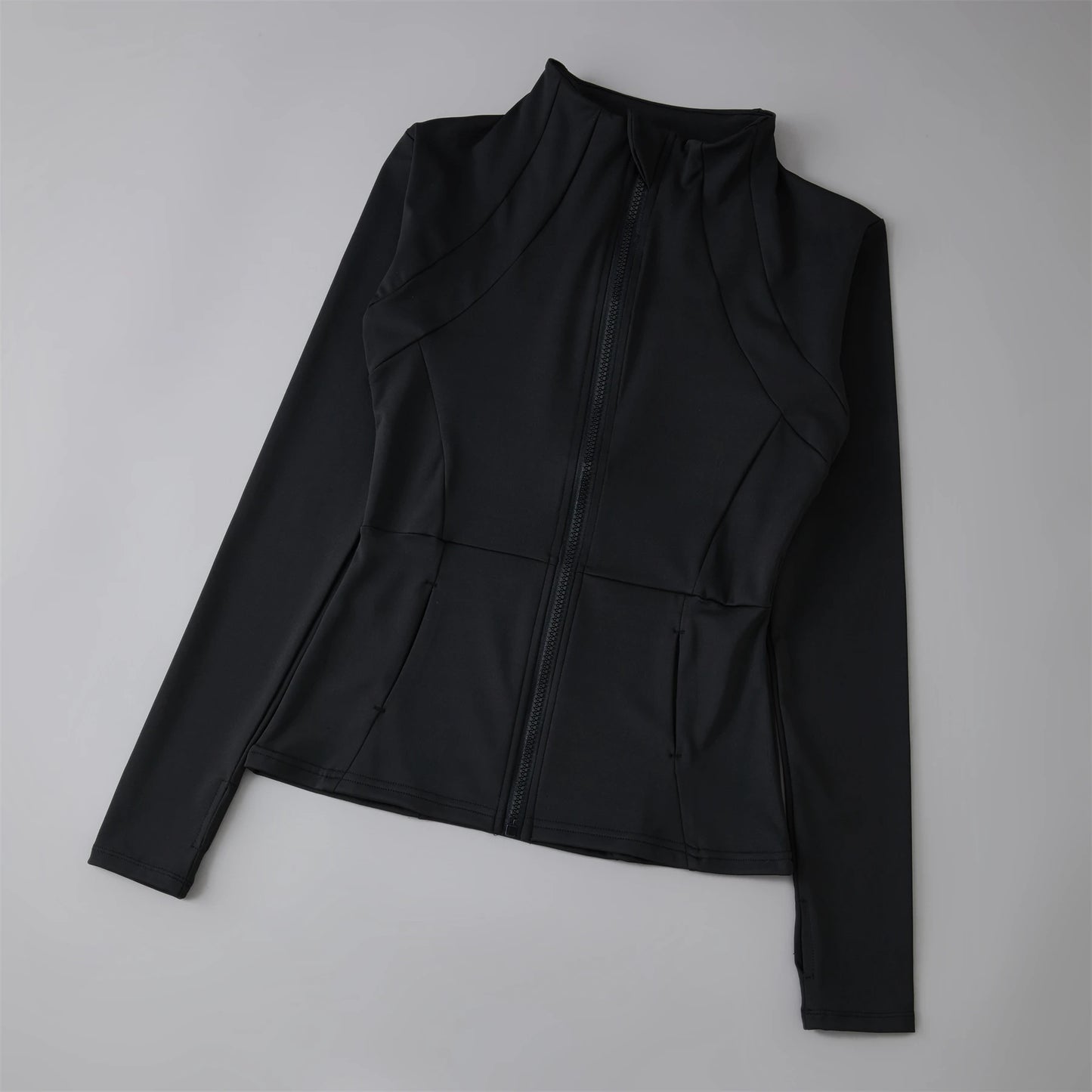 Long-sleeved sports sweatshirt - lightweight and flexible.