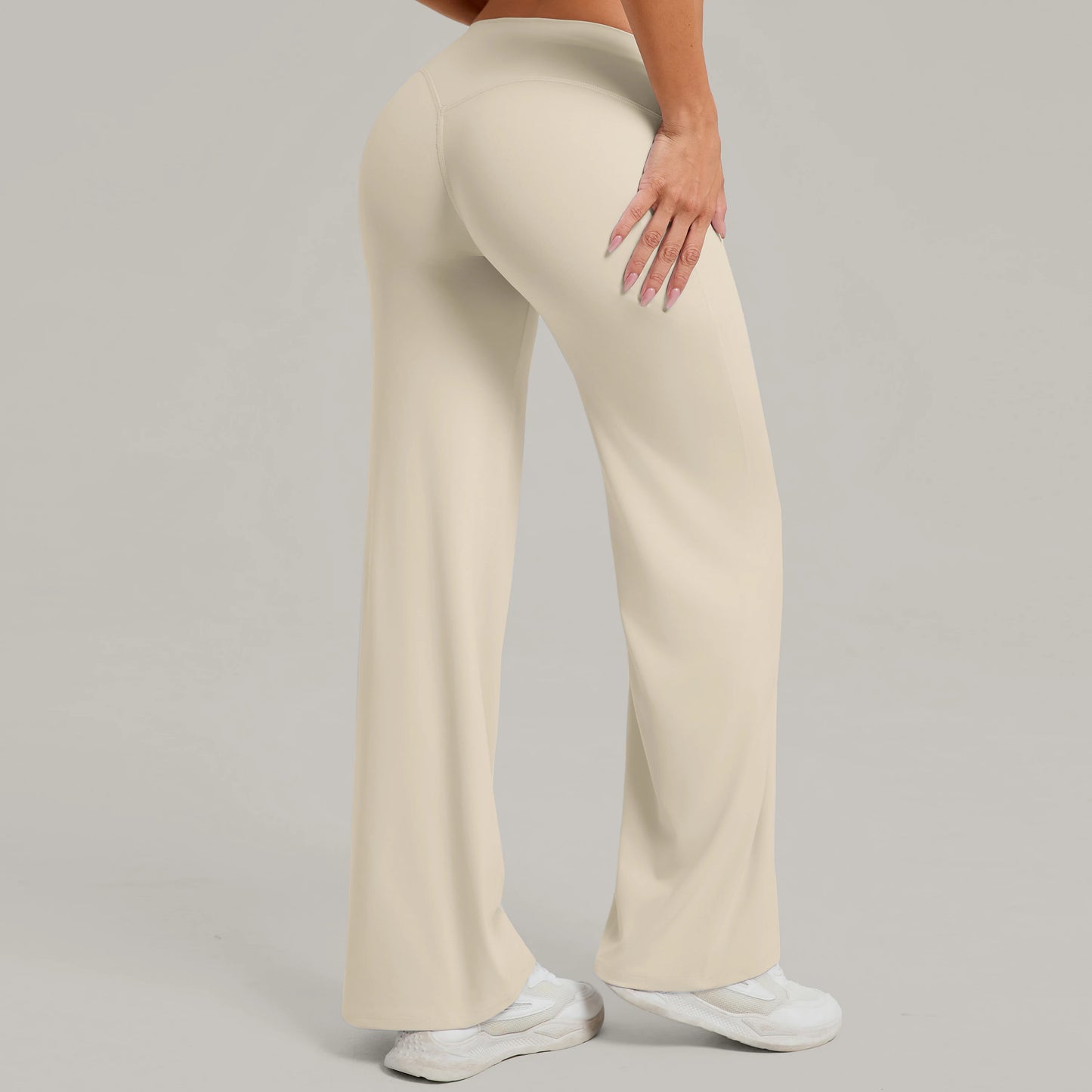 "Strait" sports pants with sweat-wicking properties.